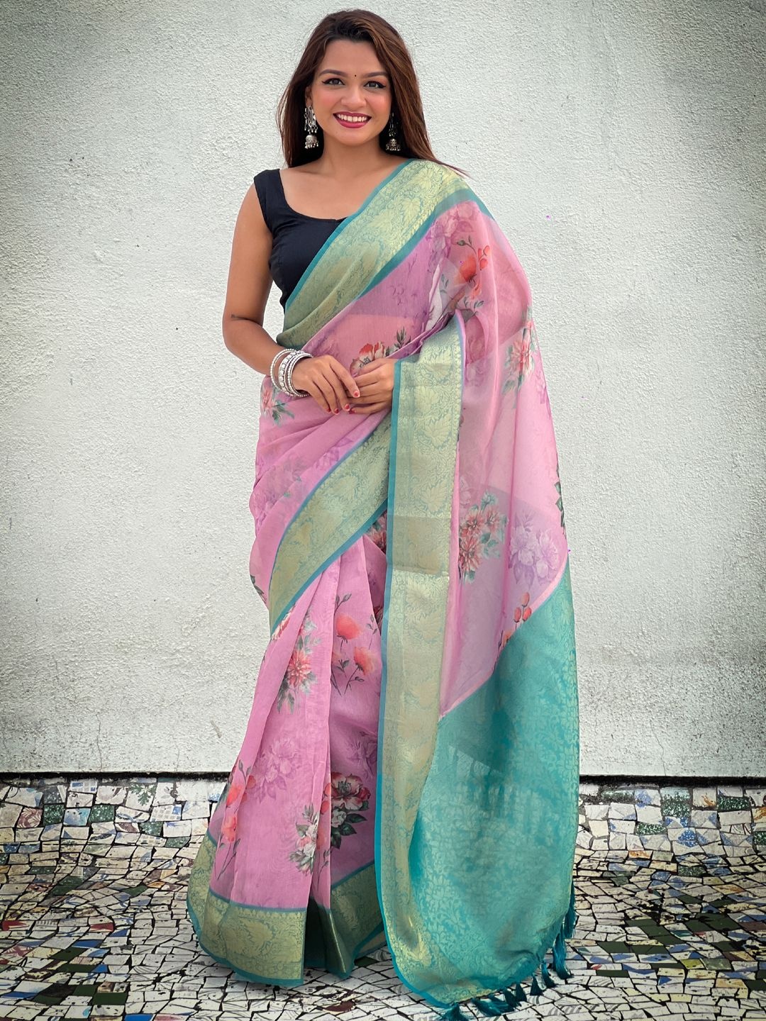 

DIVASTRI Floral Printed Zari Tissue Saree, Pink