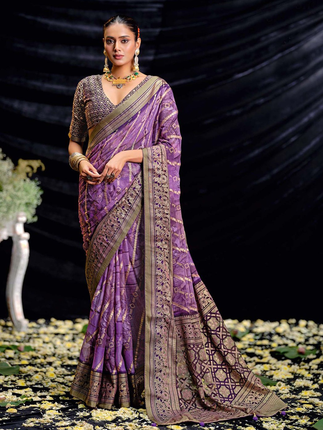 

Saree mall Ethnic Motifs Zari Brasso Sarees, Lavender