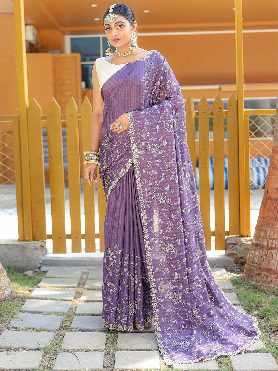 

DIVASTRI Embroidery Work Saree, Purple