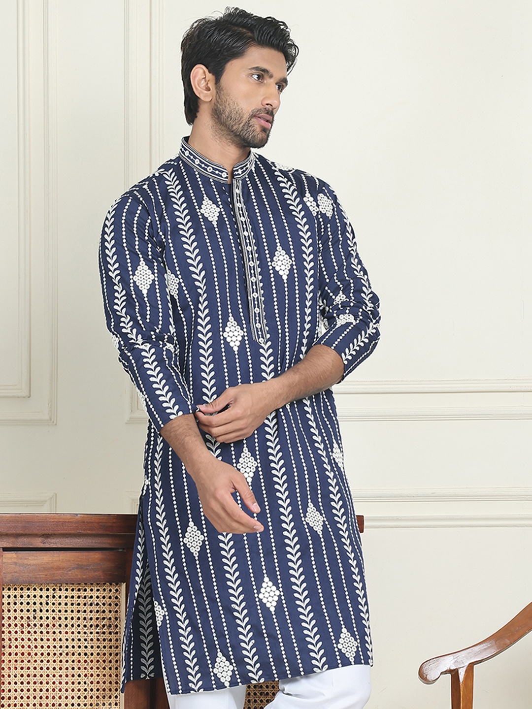 

Jompers Floral Embroidered Mandarin Collar Mirror Work Straight Kurtas, Navy blue