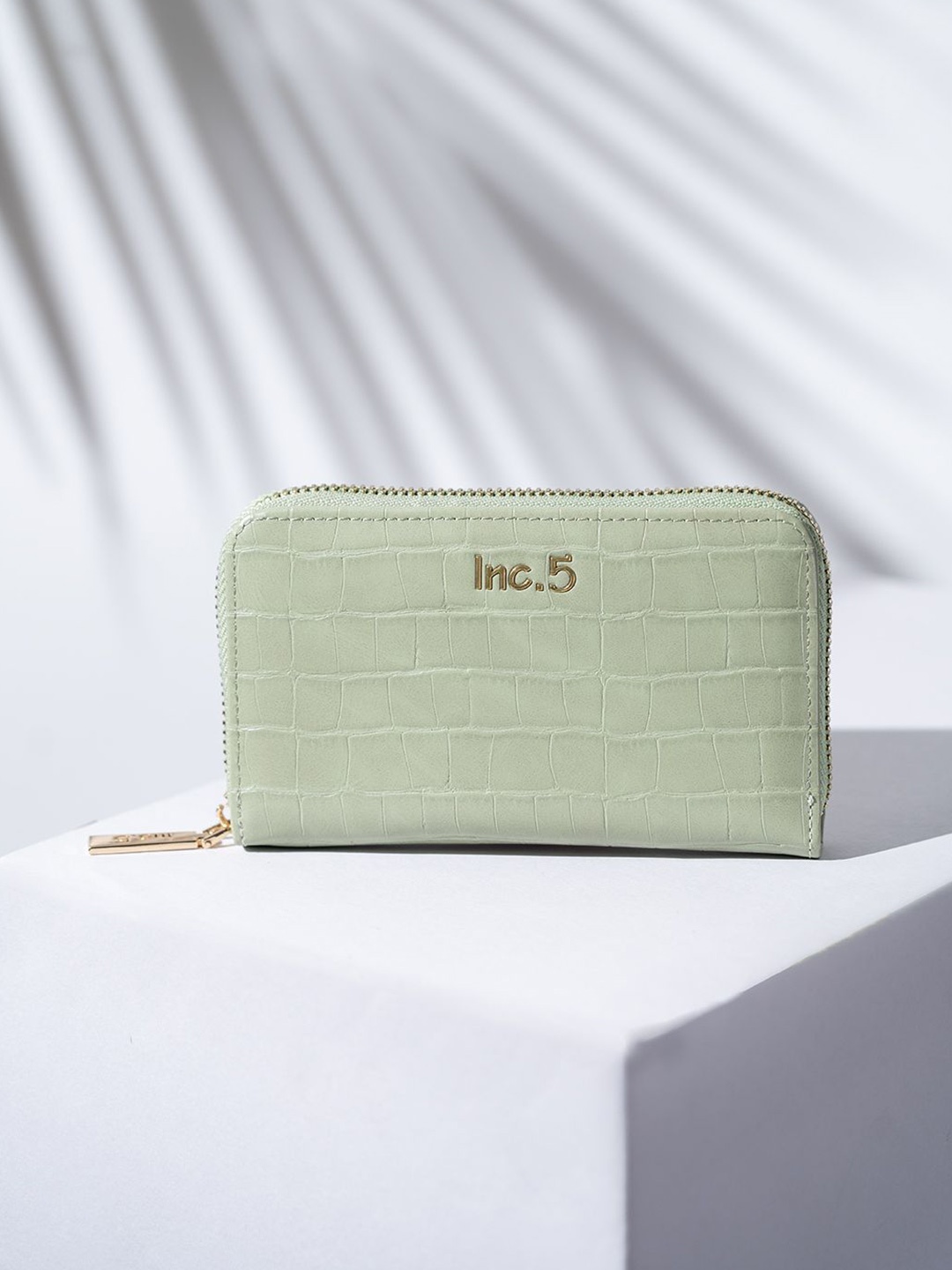 

Inc 5 Women Geometric Textured Card Holder, Green