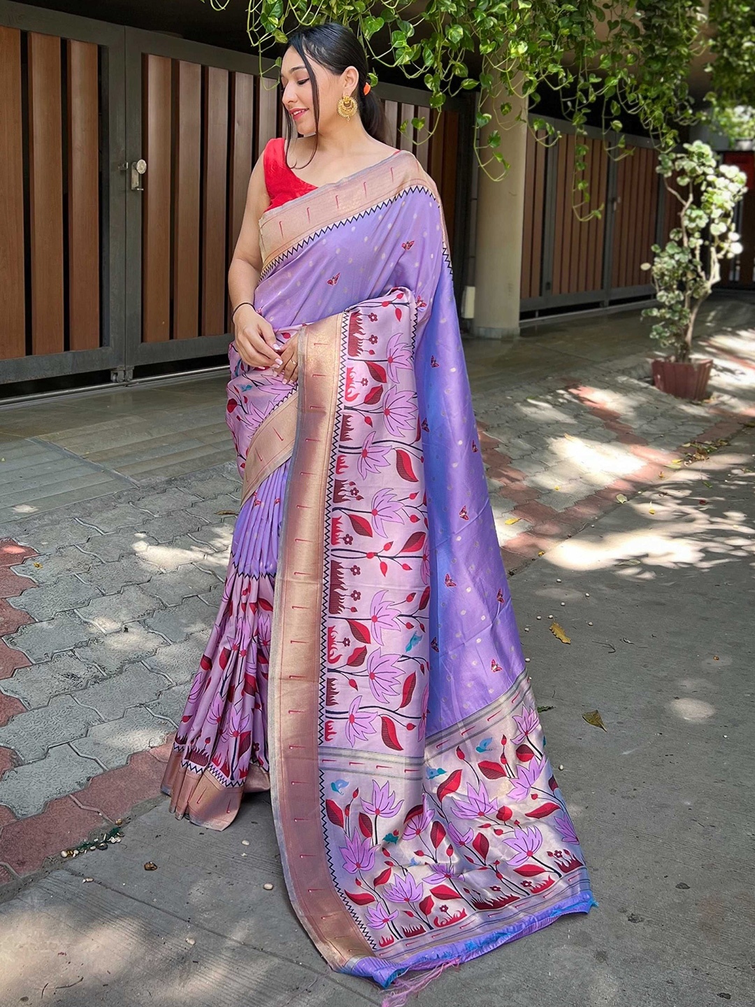 

DIVASTRI Woven Design Zari Paithani Saree, Lavender