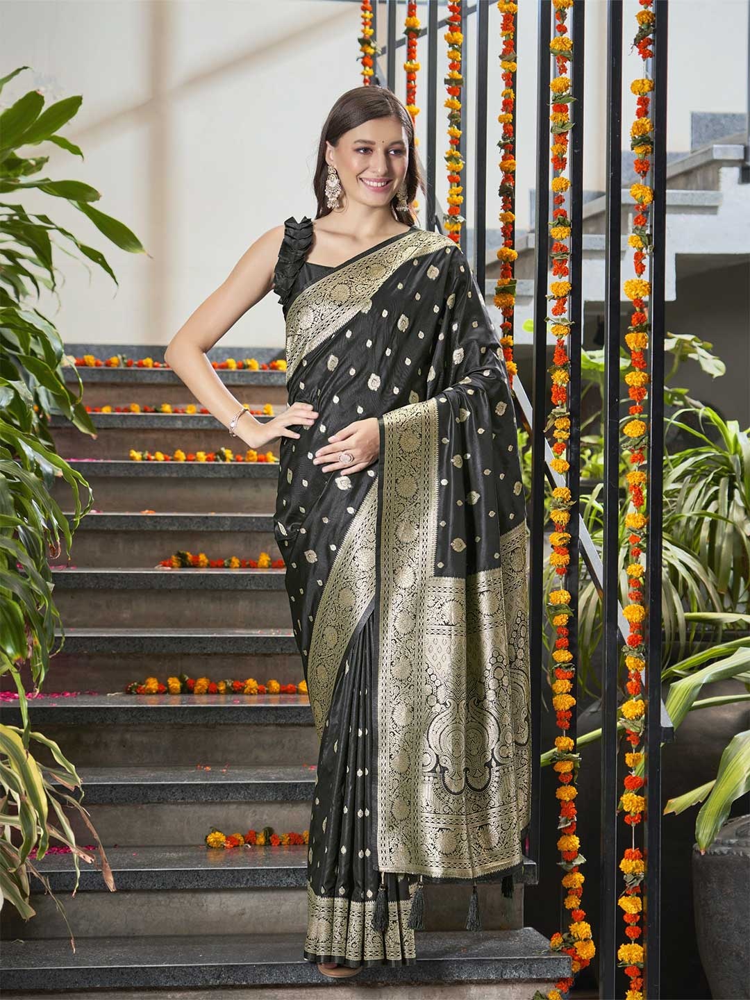 

SAREETHNIC Ethnic Motifs Woven Design Pure Silk Banarasi Saree, Black