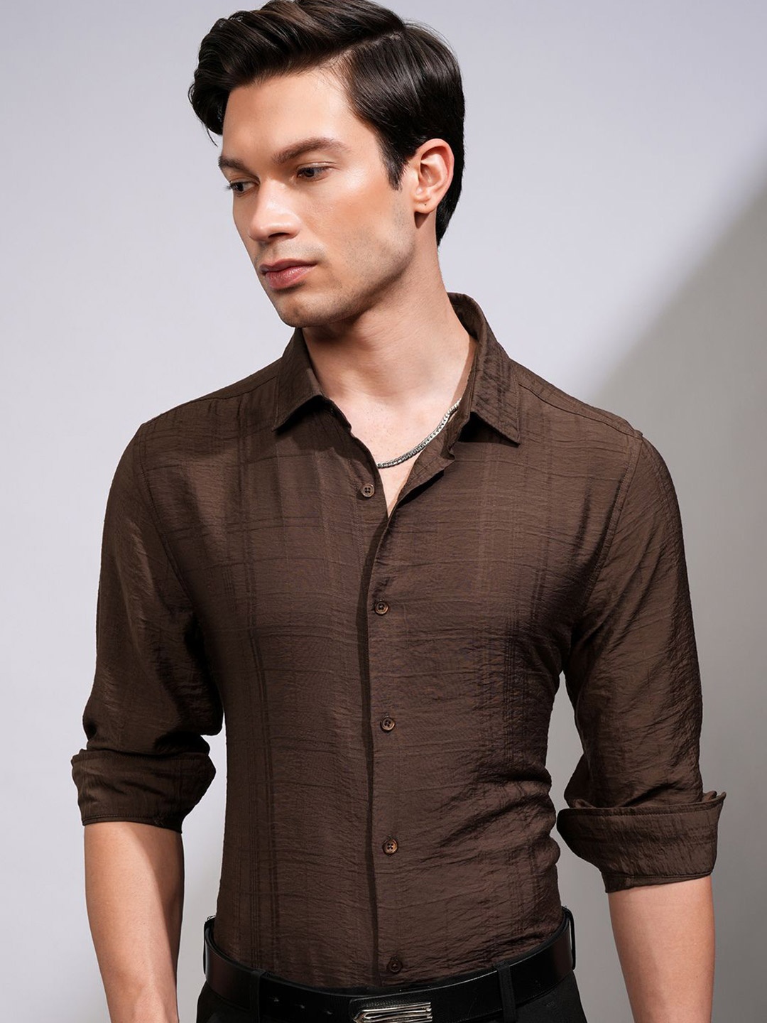 

HIGHLANDER Men Spread Collar Textured Casual Shirt, Brown