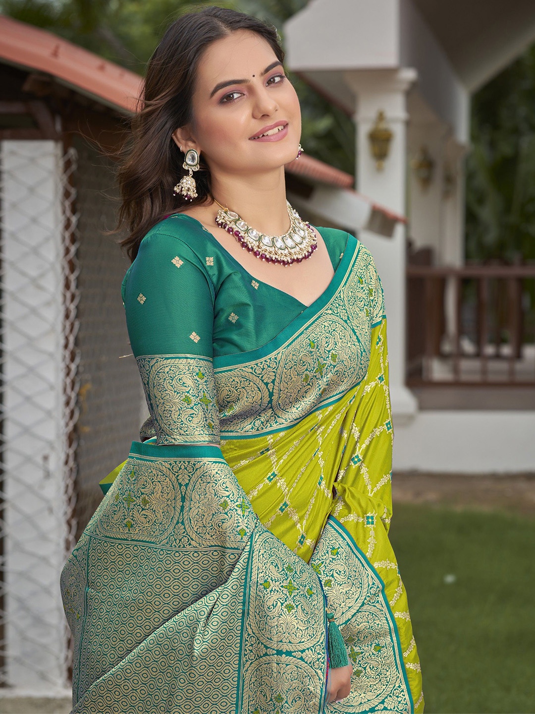 

SAREETHNIC Woven Design Zari Pure Silk Banarasi Saree, Lime green
