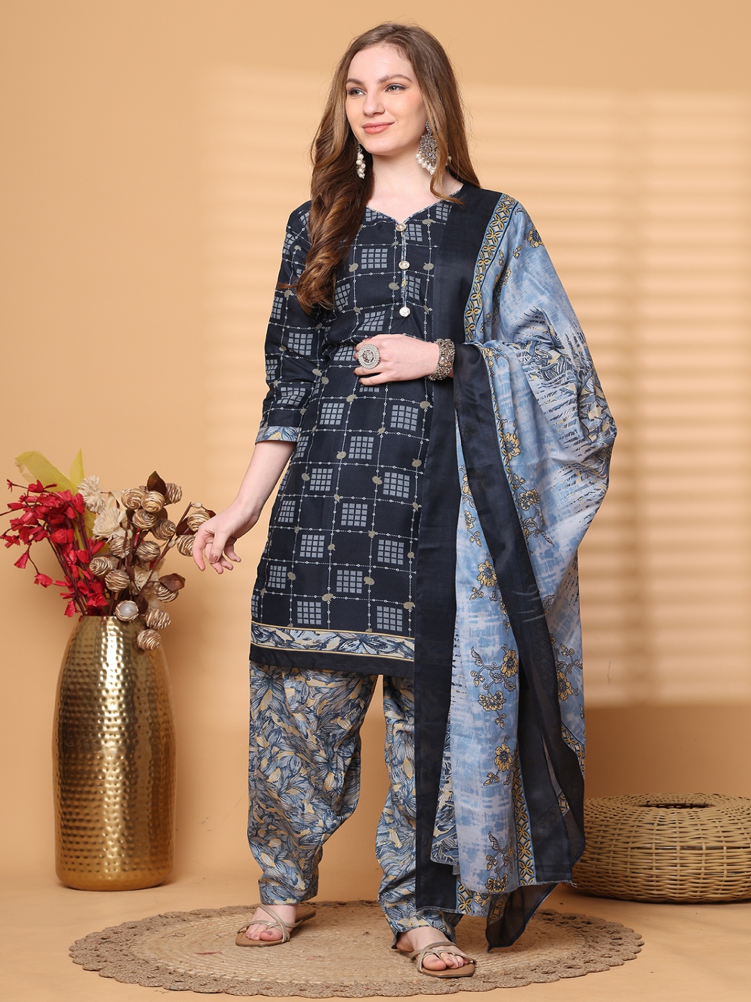 

Rajnandini Geometric Printed V-Neck Straight Kurta With Salwar & Dupatta, Navy blue