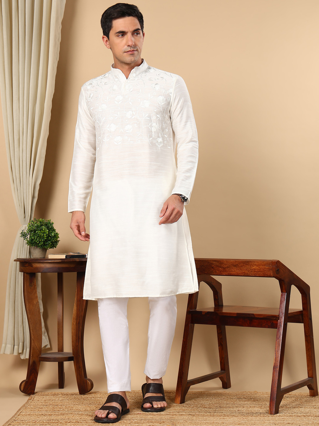

TATTVA Floral Embroidered Mandarin Collar Thread Work Straight Kurta, White