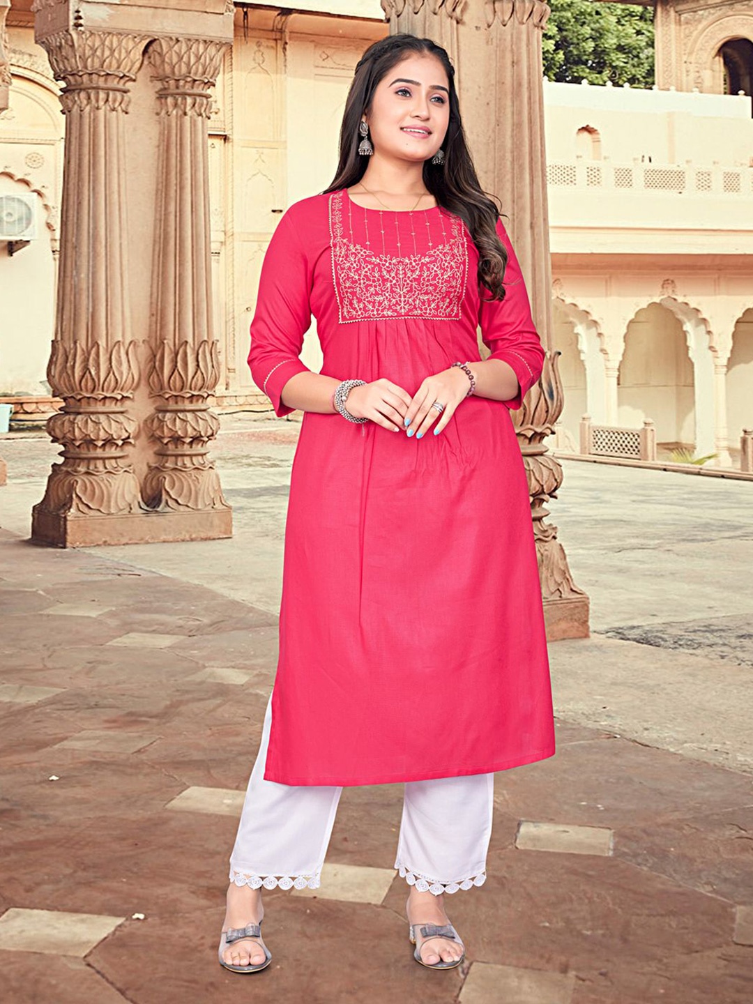 

KAYRAAH Floral Embroidered Round Neck Straight Kurta, Pink
