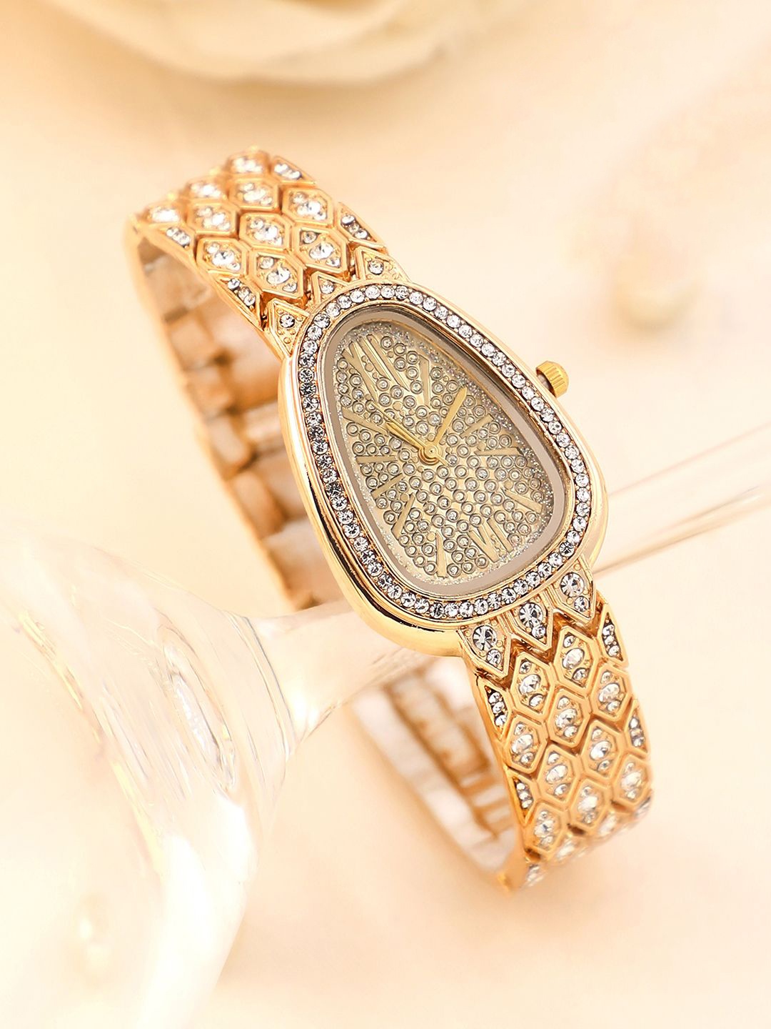 

HAUTE SAUCE by Campus Sutra Women's The Bijou Serpenti Oval Watch -AW25_HSWC1252, Gold