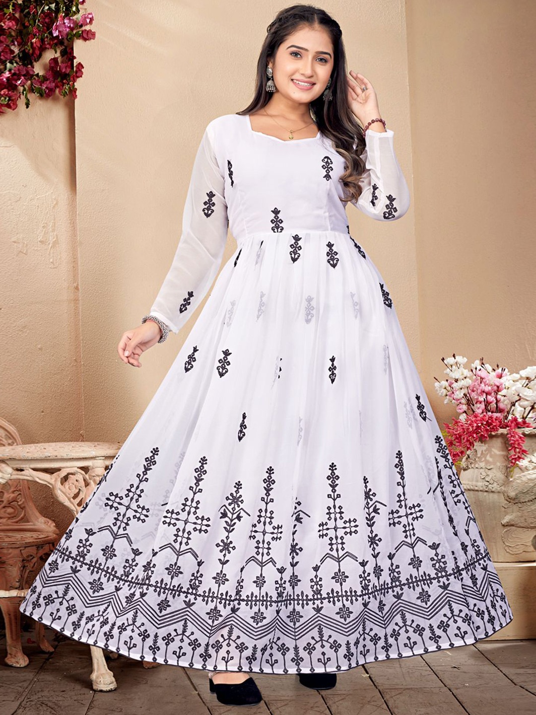 

KAYRAAH Women Ethnic Motifs Embroidered Sweetheart Neck Anarkali Kurta, White