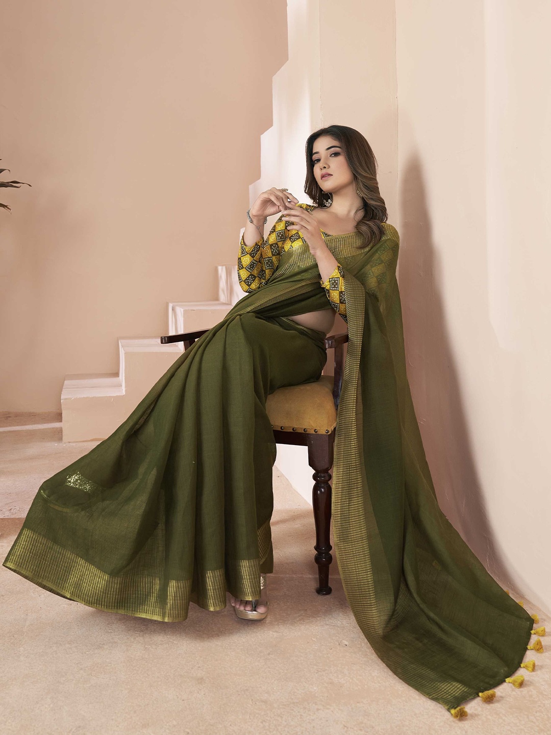 

DIVASTRI Designer Saree With Unstitched Blouse Piece, Green