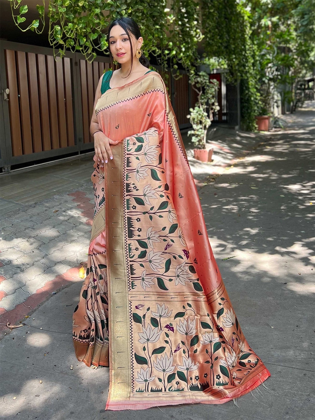 

DIVASTRI Ethnic Motifs Zari Paithani Saree, Peach