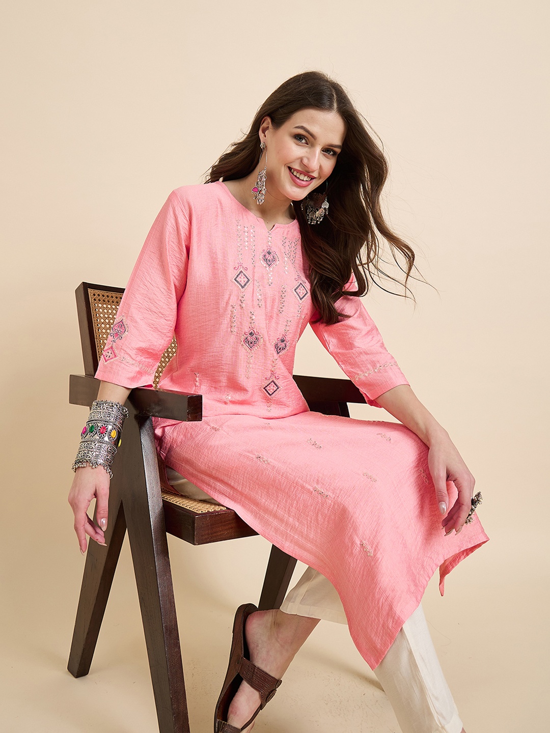

Anouk Rustic Ethnic Motifs Embroidered Sequinned Notch Neck Straight Kurta, Pink