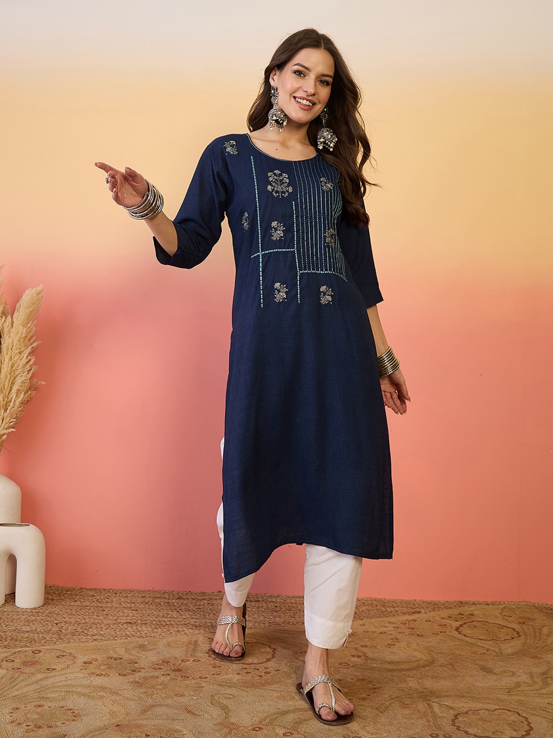 

Anouk Rustic Floral Embroidered Round Neck Straight Kurta, Navy blue