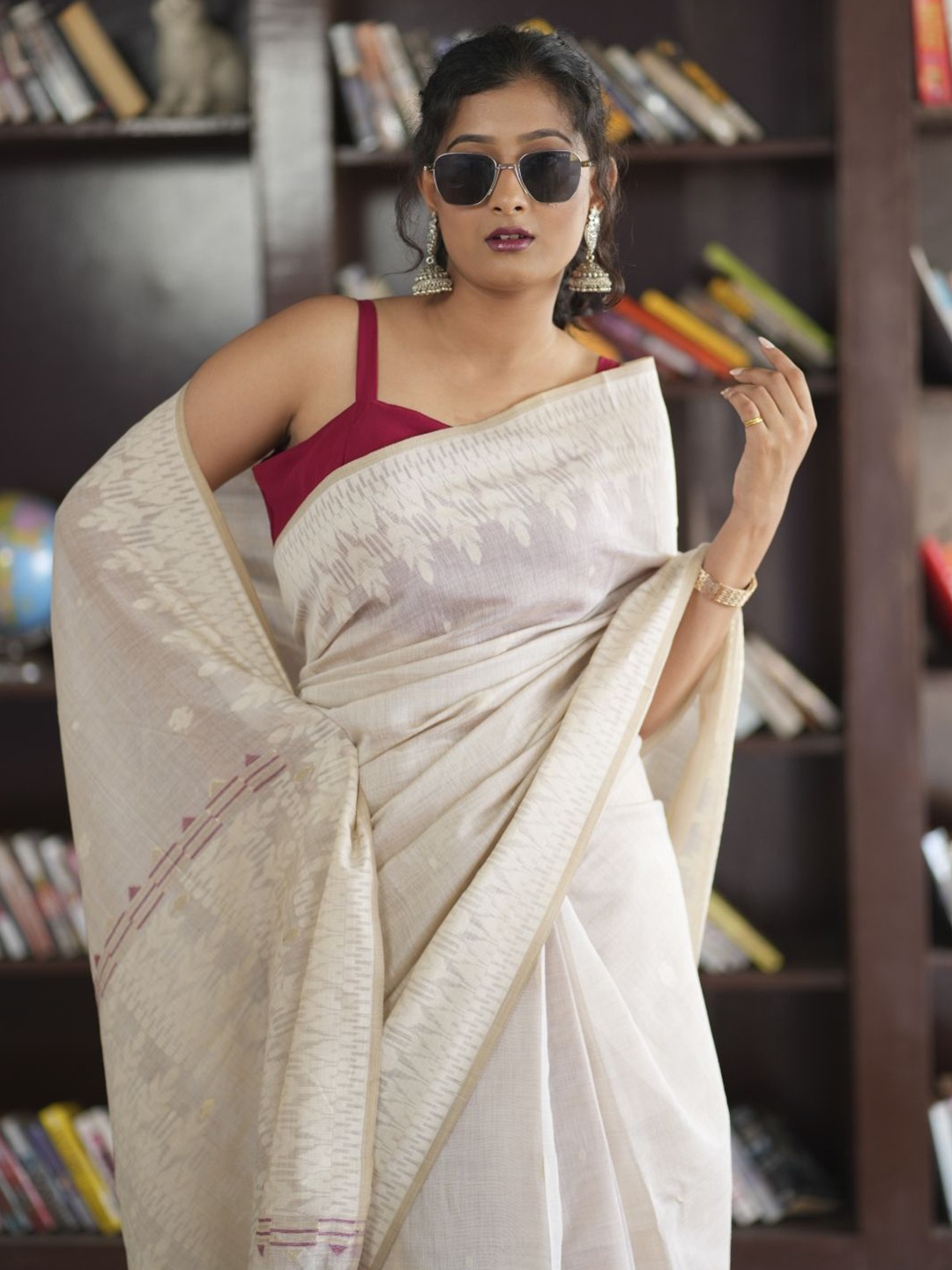 

arunima weaves Woven Design Pure Cotton Muga Saree, Off white