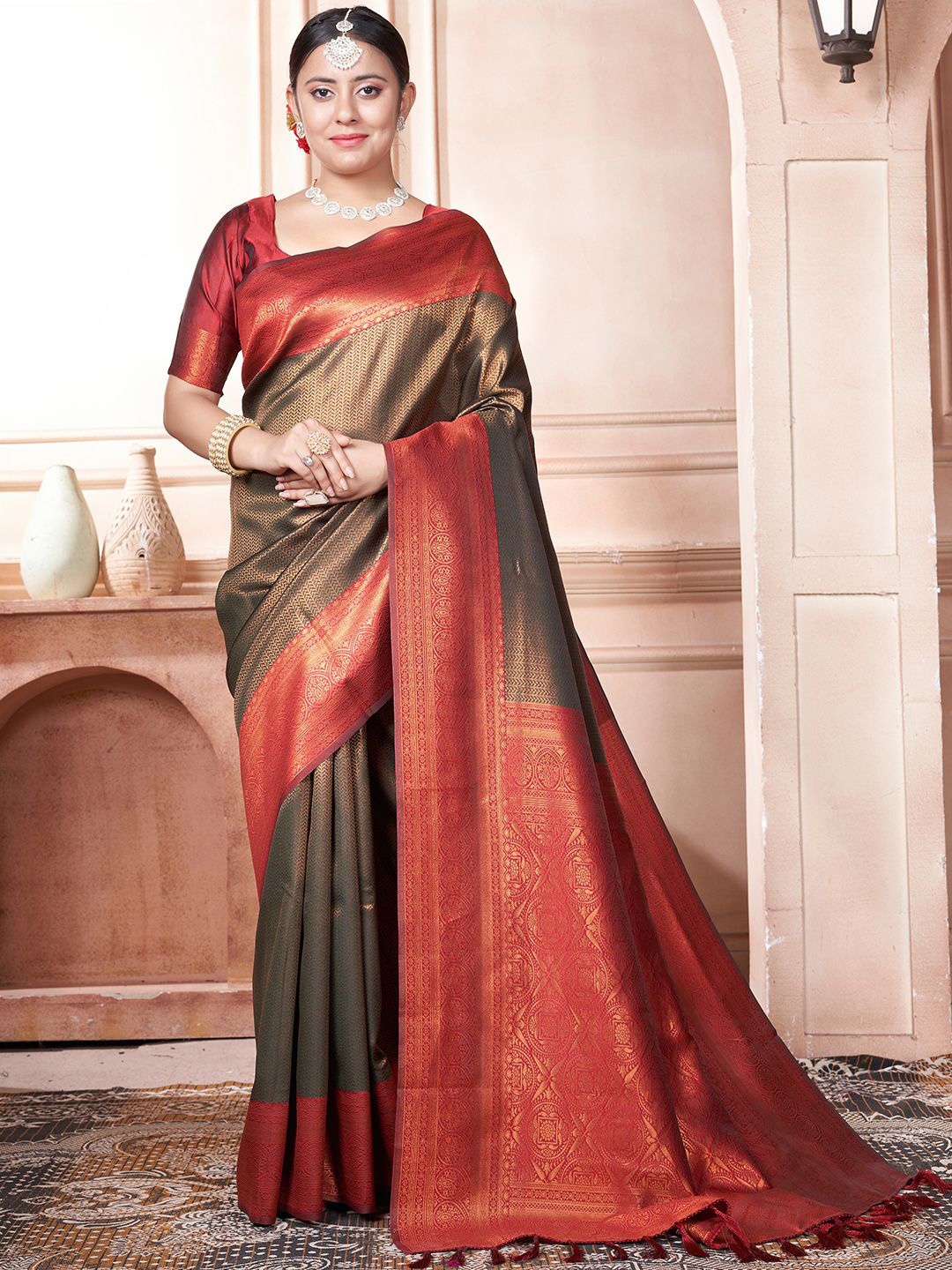 

LeeliPeeri Designer Woven Design Zari Silk Blend Kanjeevaram Saree, Green