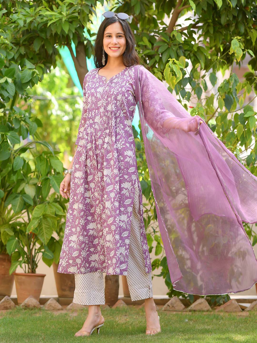

DIVASTRI Floral Printed Notch Neck Straight Kurta With Trousers And Dupatta, Purple