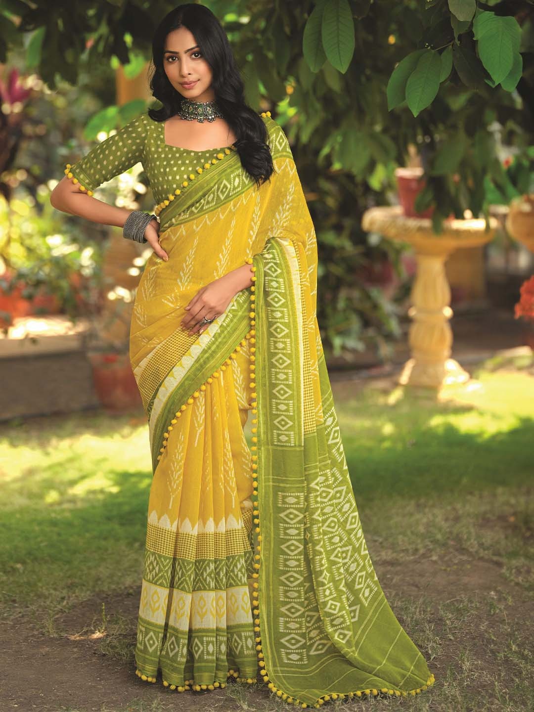 

DIVASTRI Ethnic Motifs Printed Saree With Unstitched Blouse Piece, Yellow