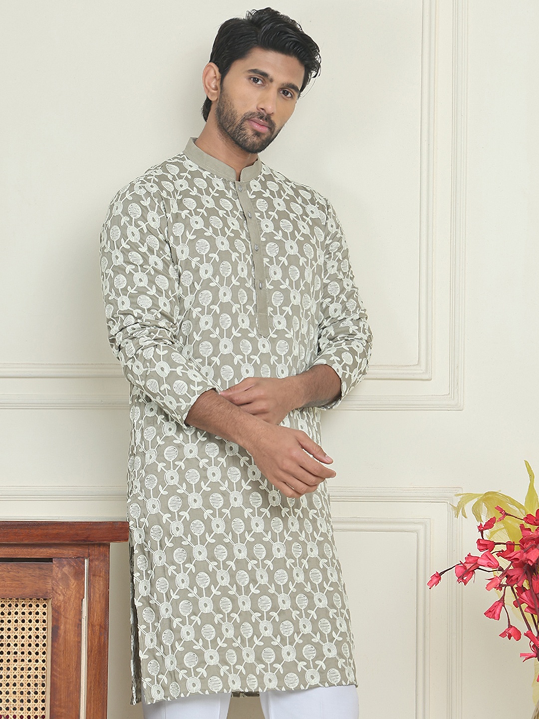 

Jompers Mandarin Collar Floral Embroidered Chikankari Cotton Straight Kurta, Grey