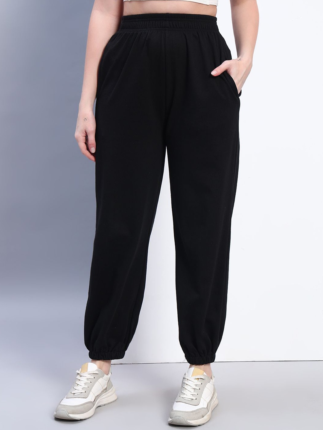 

Q-rious Women Mid-Rise Joggers Trousers, Black