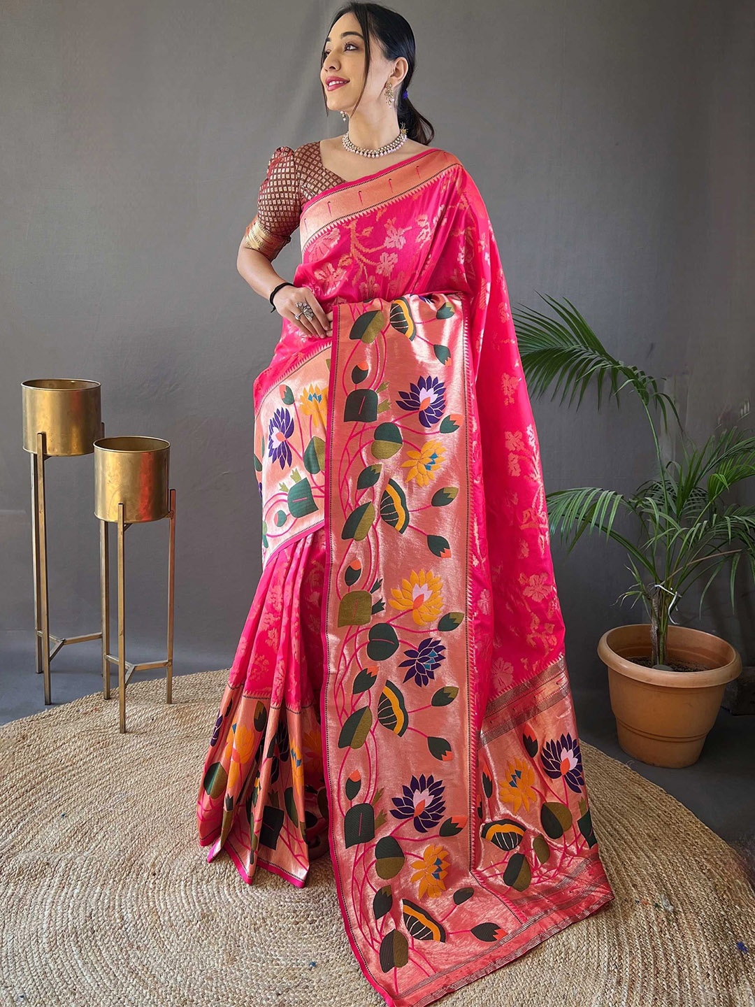 

DIVASTRI Woven Design Zari Silk Blend Paithani Saree, Pink