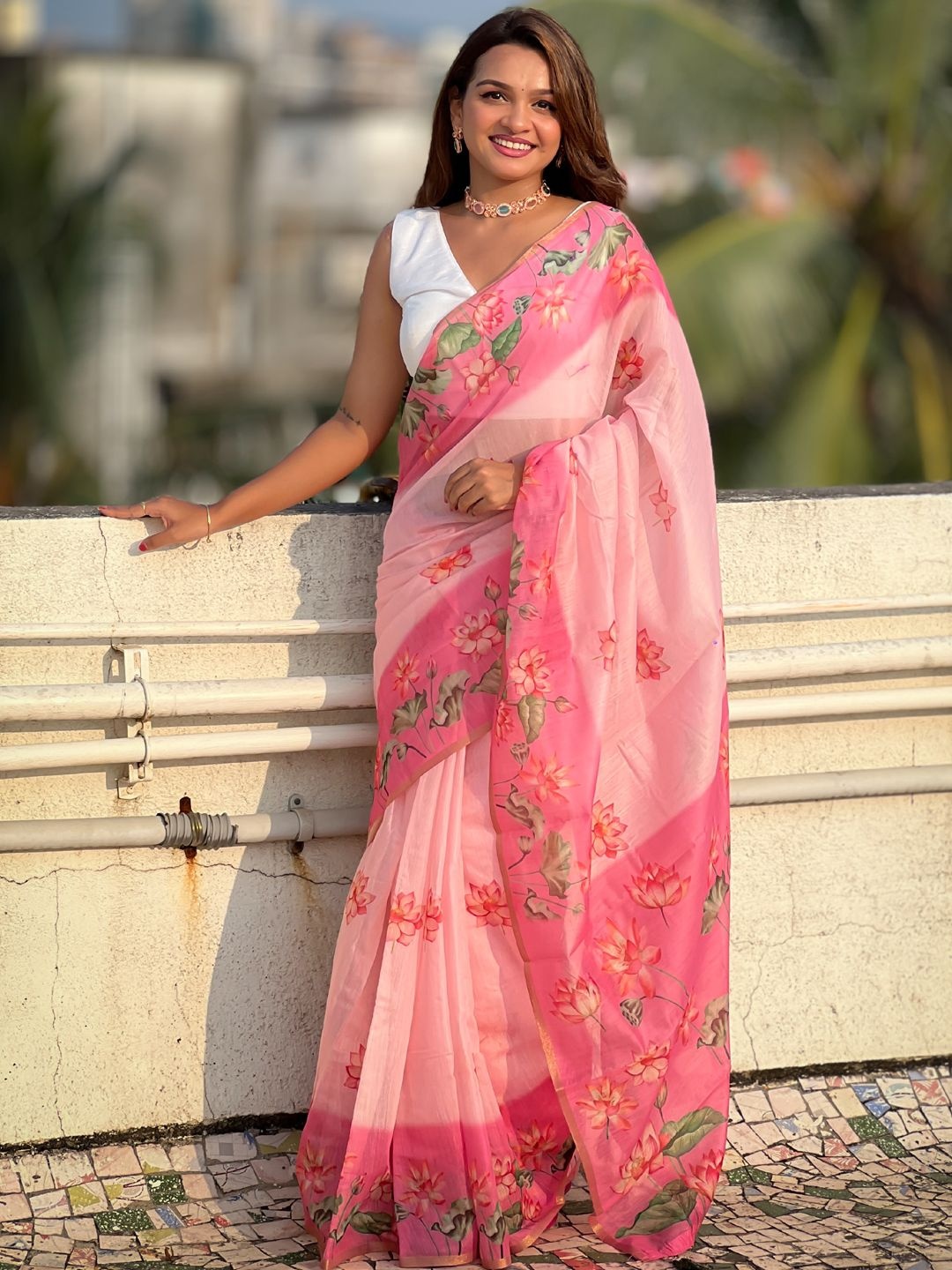 

DIVASTRI Floral Printed Saree, Pink