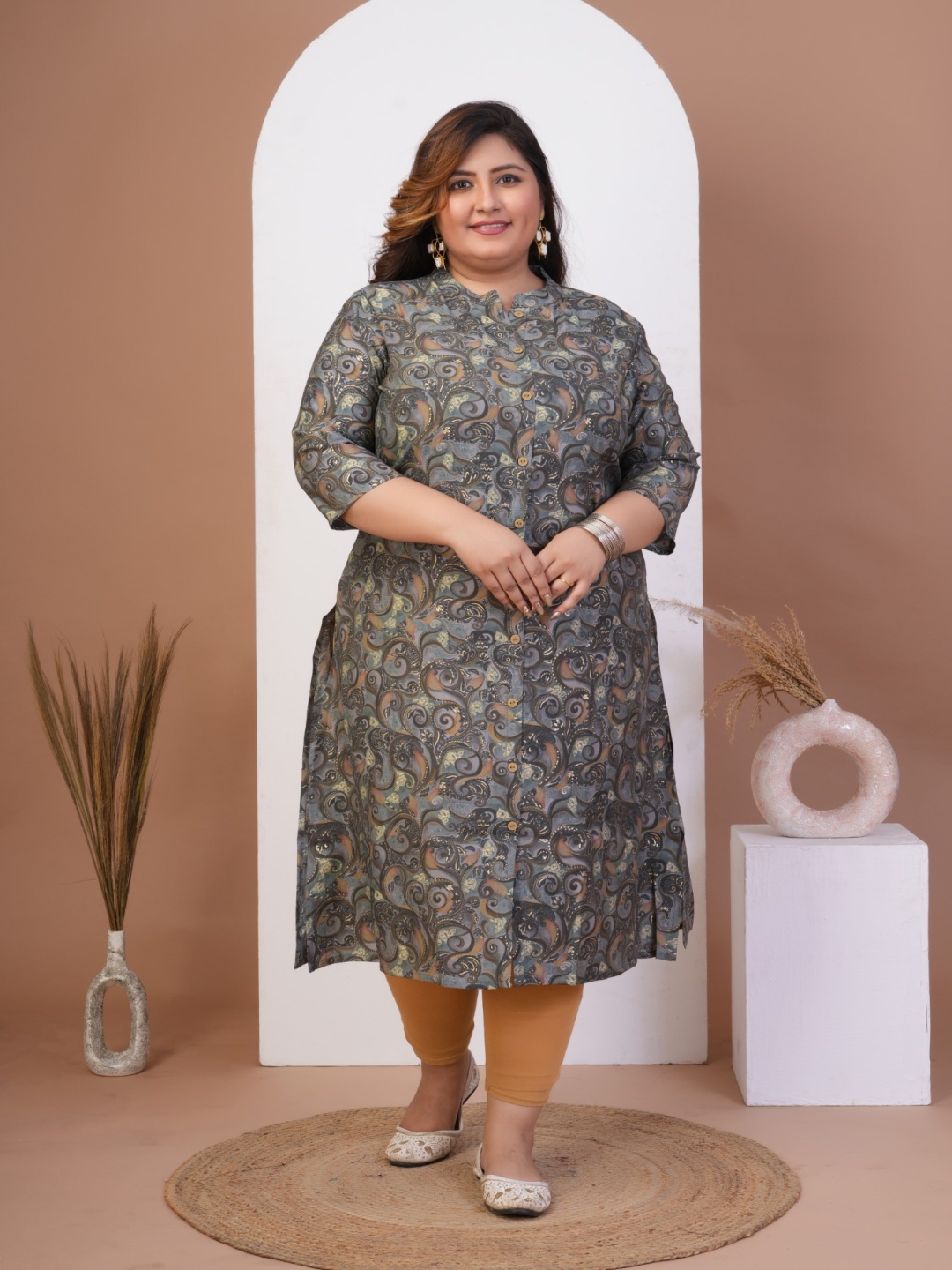 

ASANSHI Plus Size Floral Printed Mandarin Collar Straight Kurta, Grey