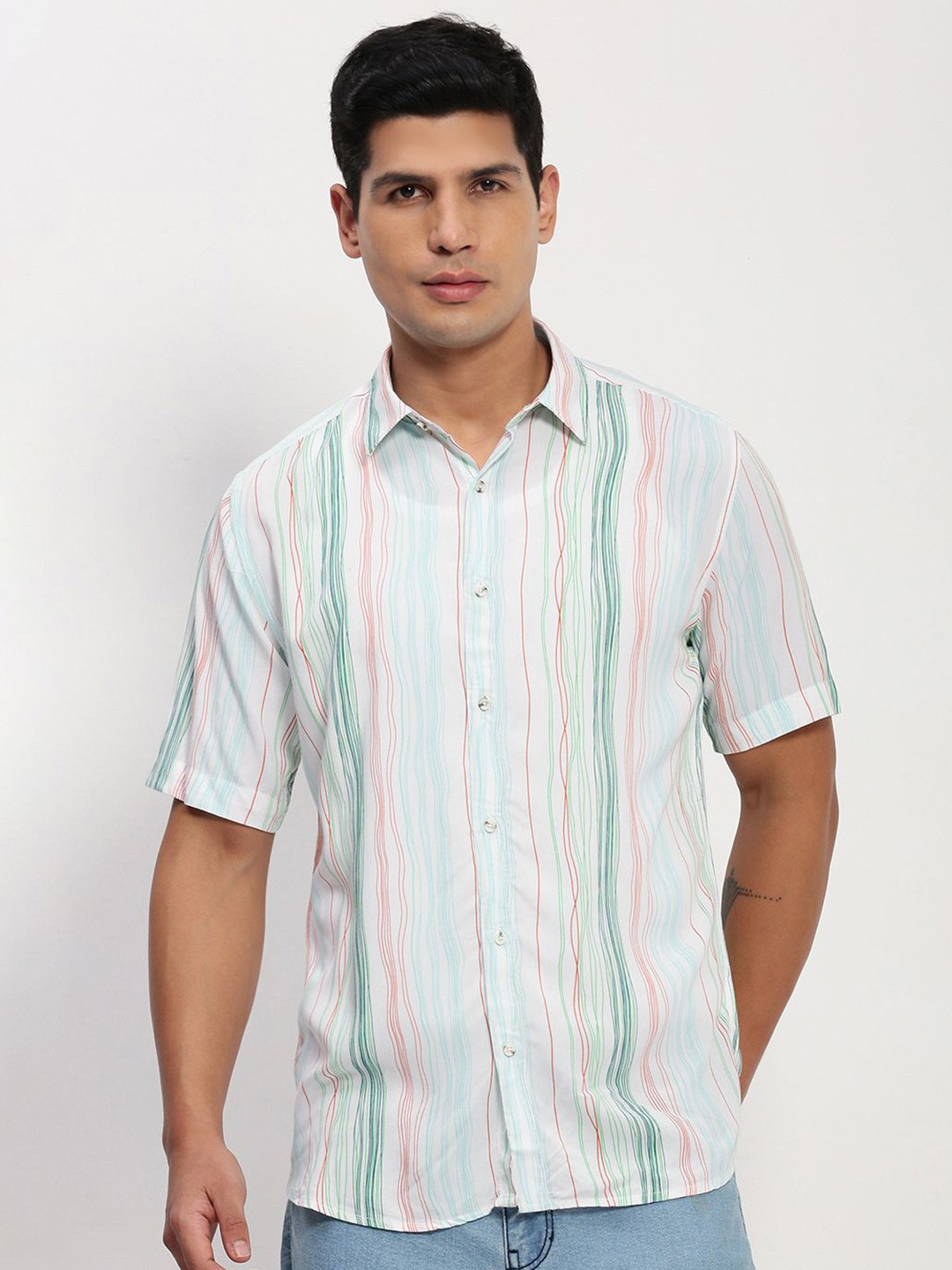 

SHOWOFF Men Comfort Slim Fit Multi Stripes Opaque Striped Casual Shirt, White