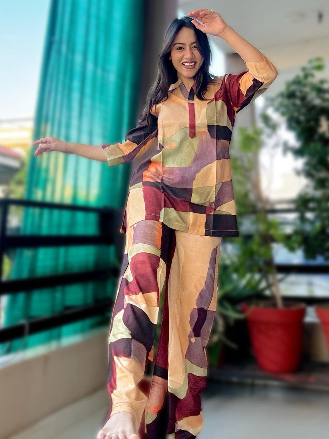 

SWEET MOON Geometric Printed Round Neck Kurti With Pyjama, Brown