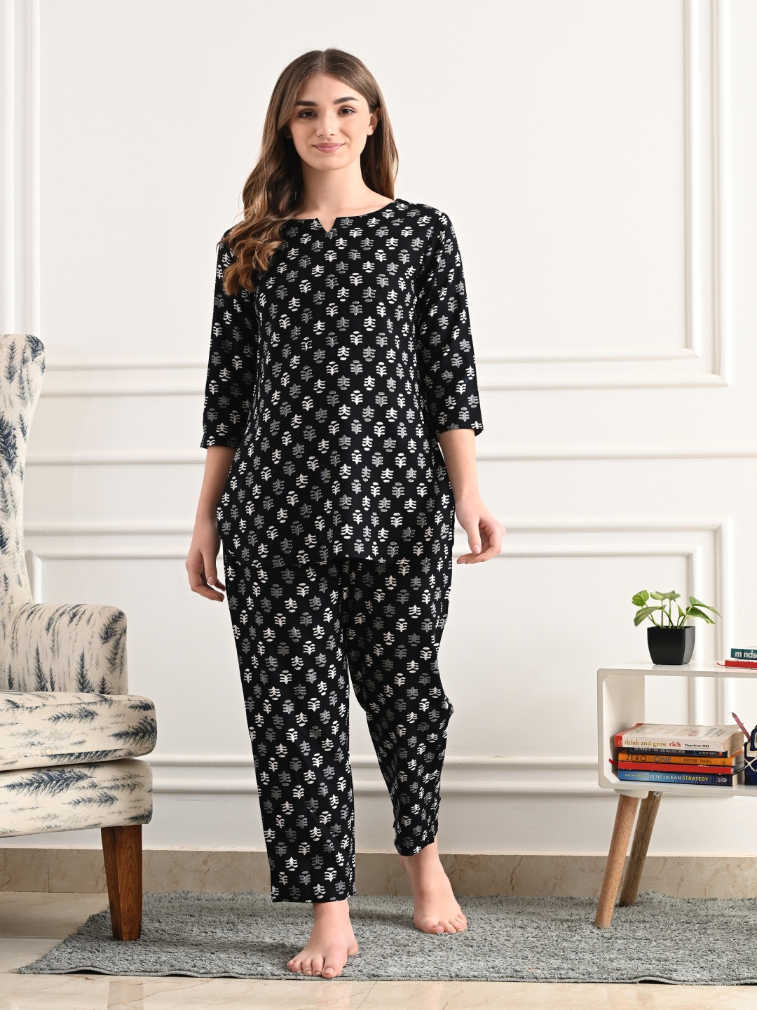 

TREND ME Women Floral Printed Pure Cotton Night suit, Black