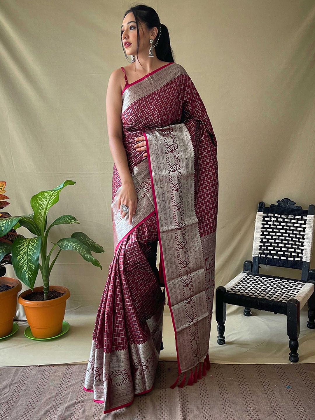 

DIVASTRI Ethnic Motifs Zari Kanjeevaram Saree, Purple