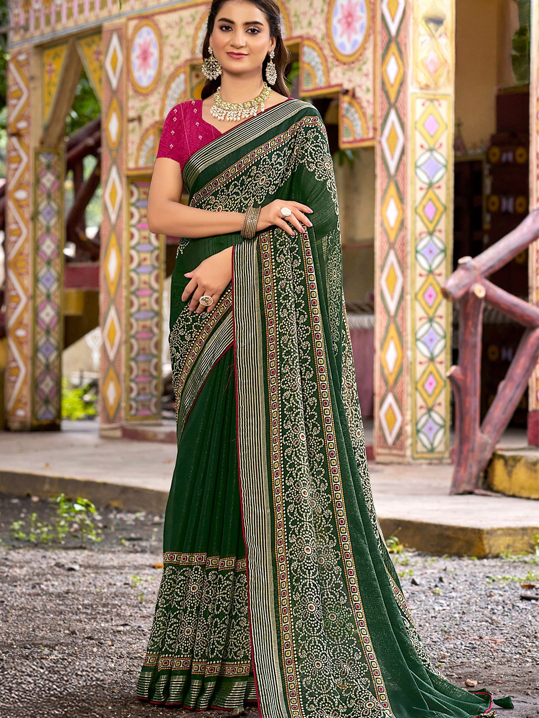 

VIRENDRA TEXTILES Ethnic Motifs Pure Georgette Saree, Green