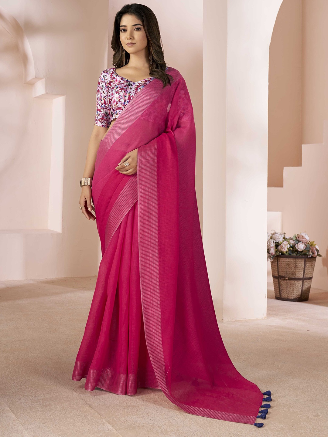 

DIVASTRI Saree With Unstitched Blouse Piece, Pink