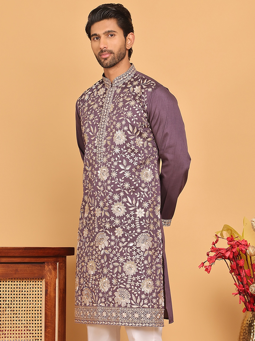 

Jompers Floral Embroidered Mandarin Collar Silk Thread Work Straight Kurta, Purple