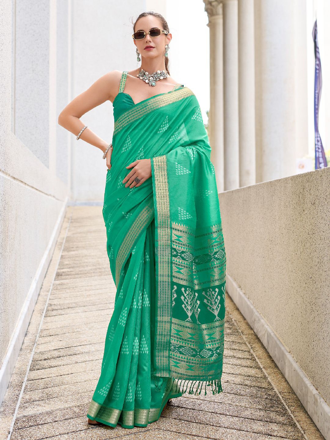 

LeeliPeeri Designer Woven Design Zari Saree, Green