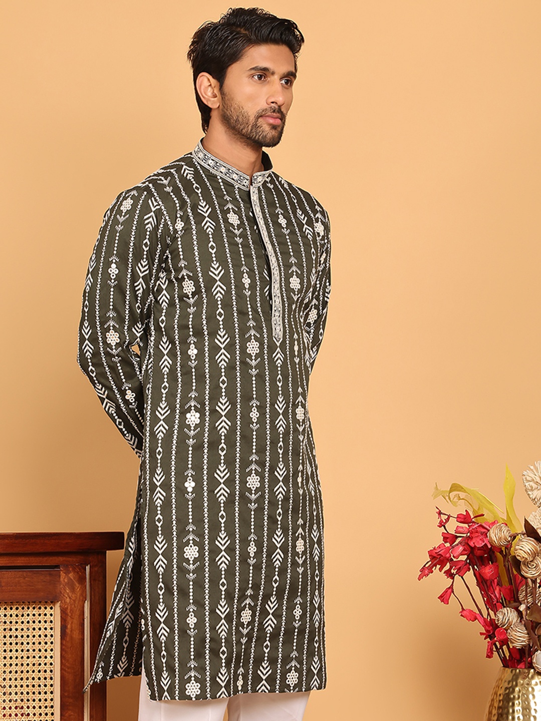 

Jompers Men Geometric Embroidered Mirror Work Kurta, Olive