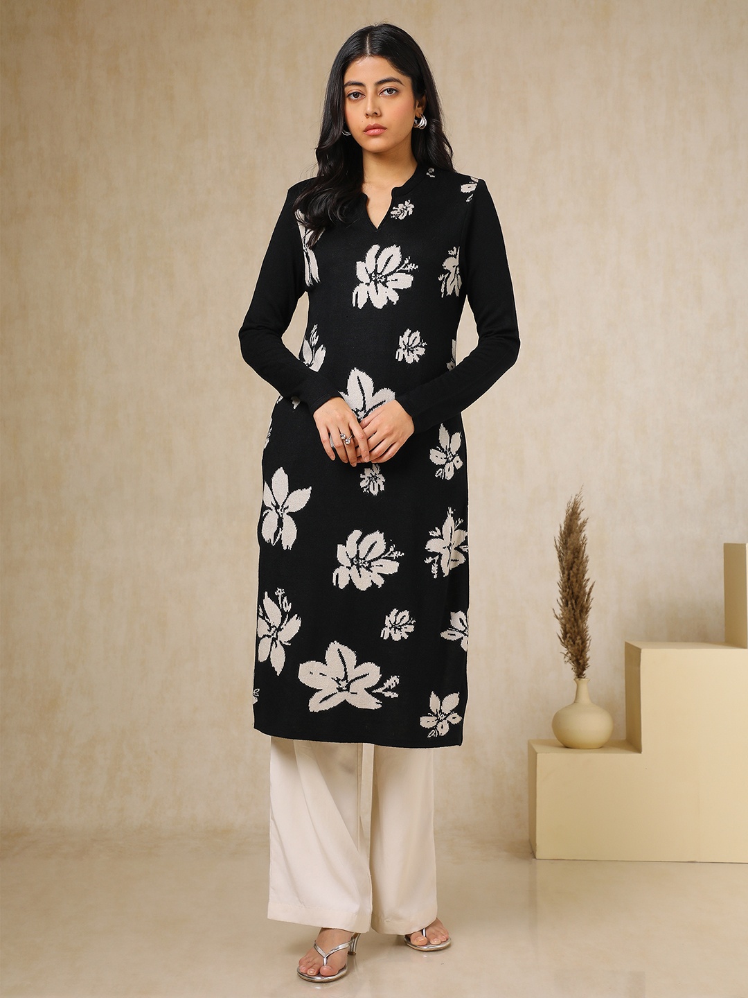 

Soch Women Floral Chikankari Kurta, Black