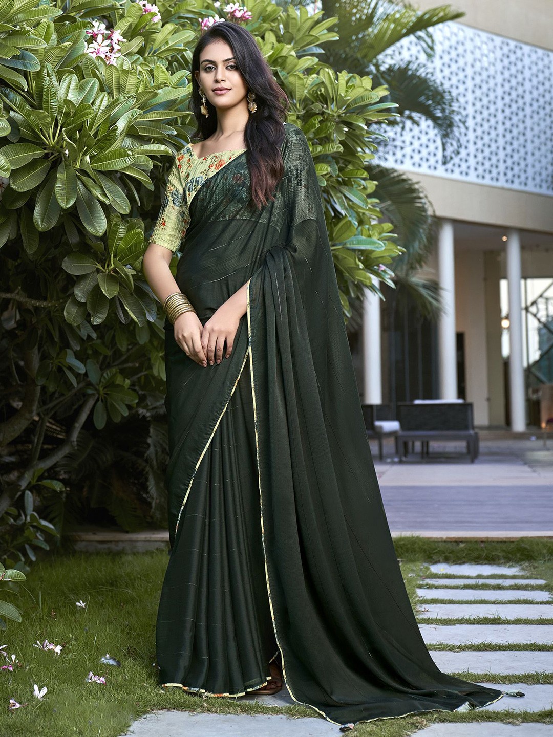 

VIRENDRA TEXTILES Striped Pure Chiffon Saree, Green