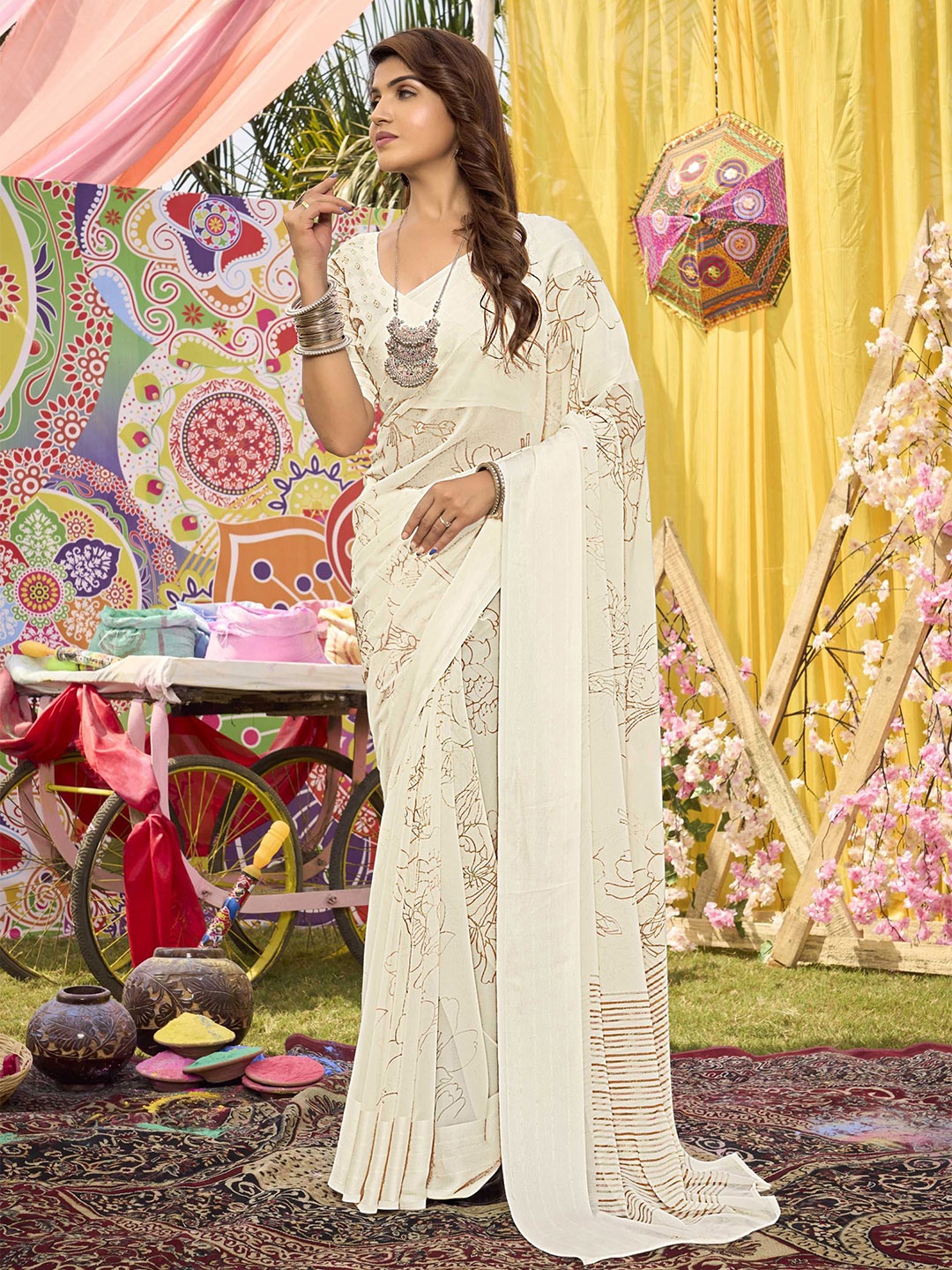 

DIVASTRI Floral Printed Saree With Blouse Piece, White