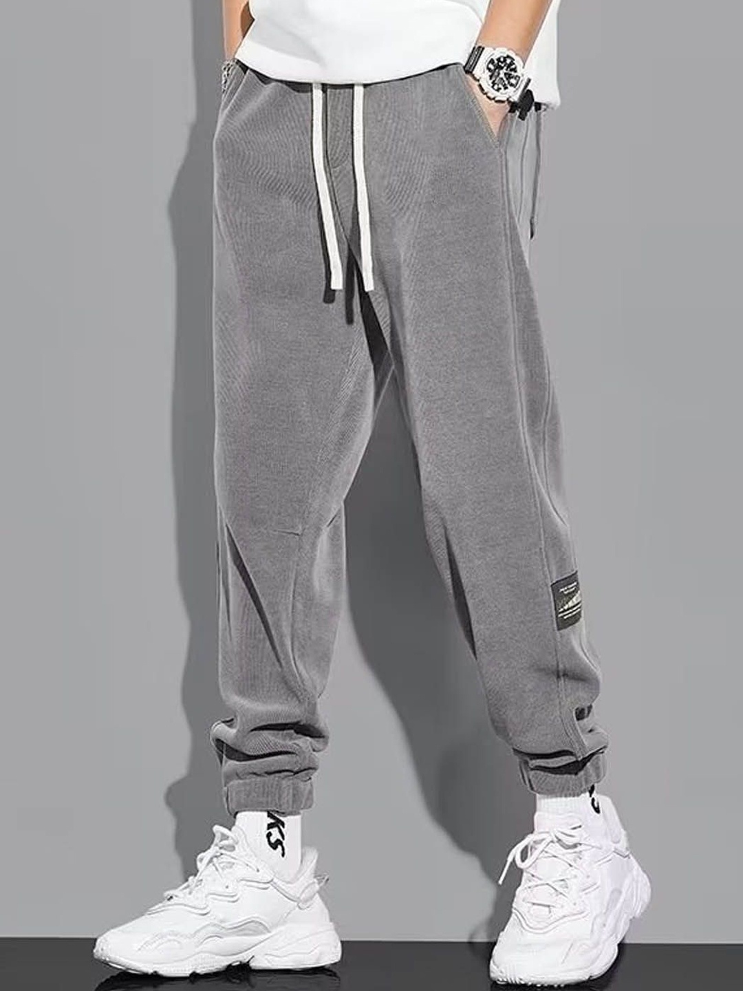 

StyleCast Men Regular Fit Mid-Rise Joggers Trousers, Grey