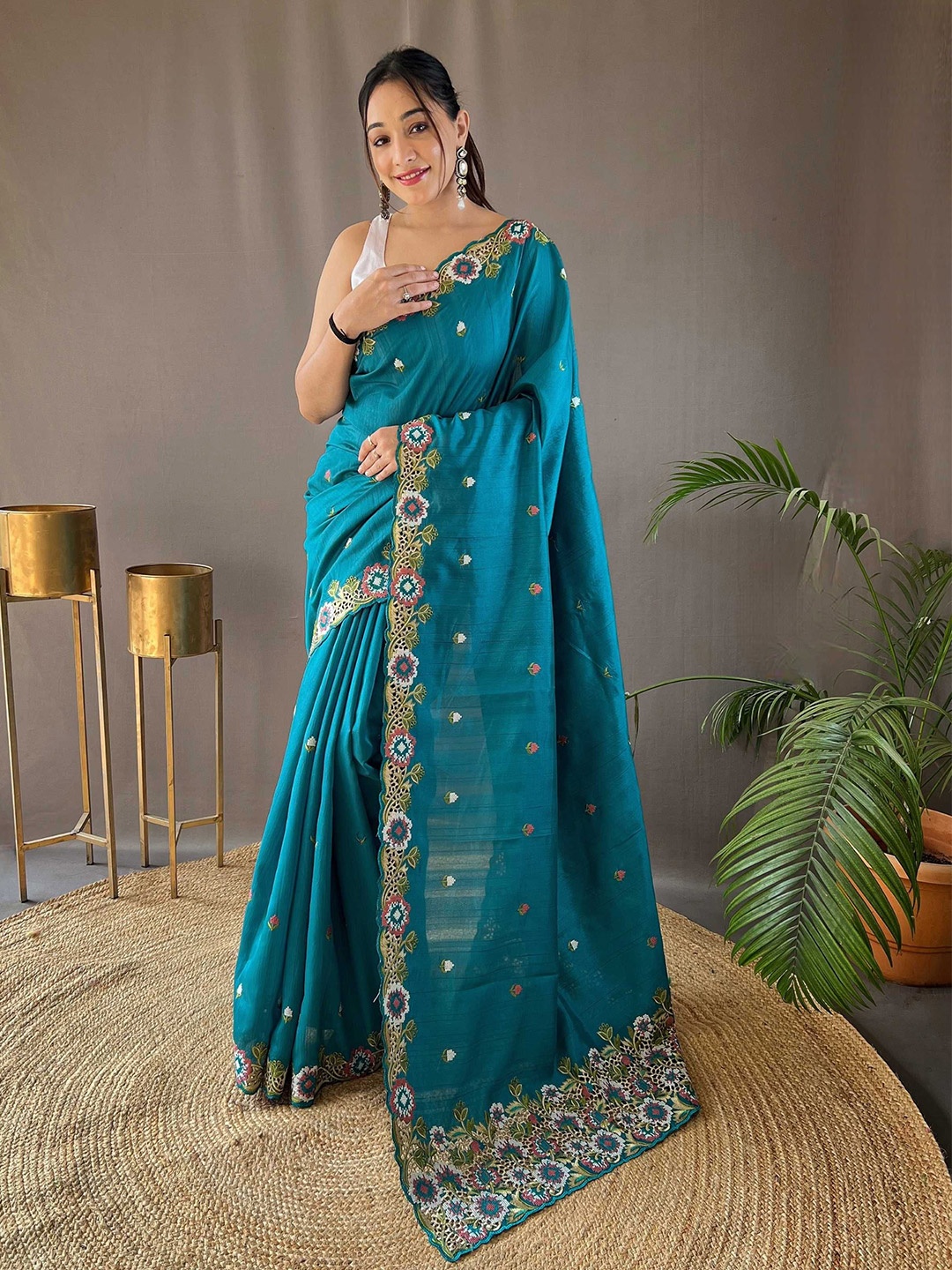 

DIVASTRI Floral Embroidered Silk Blend Tussar Saree, Teal