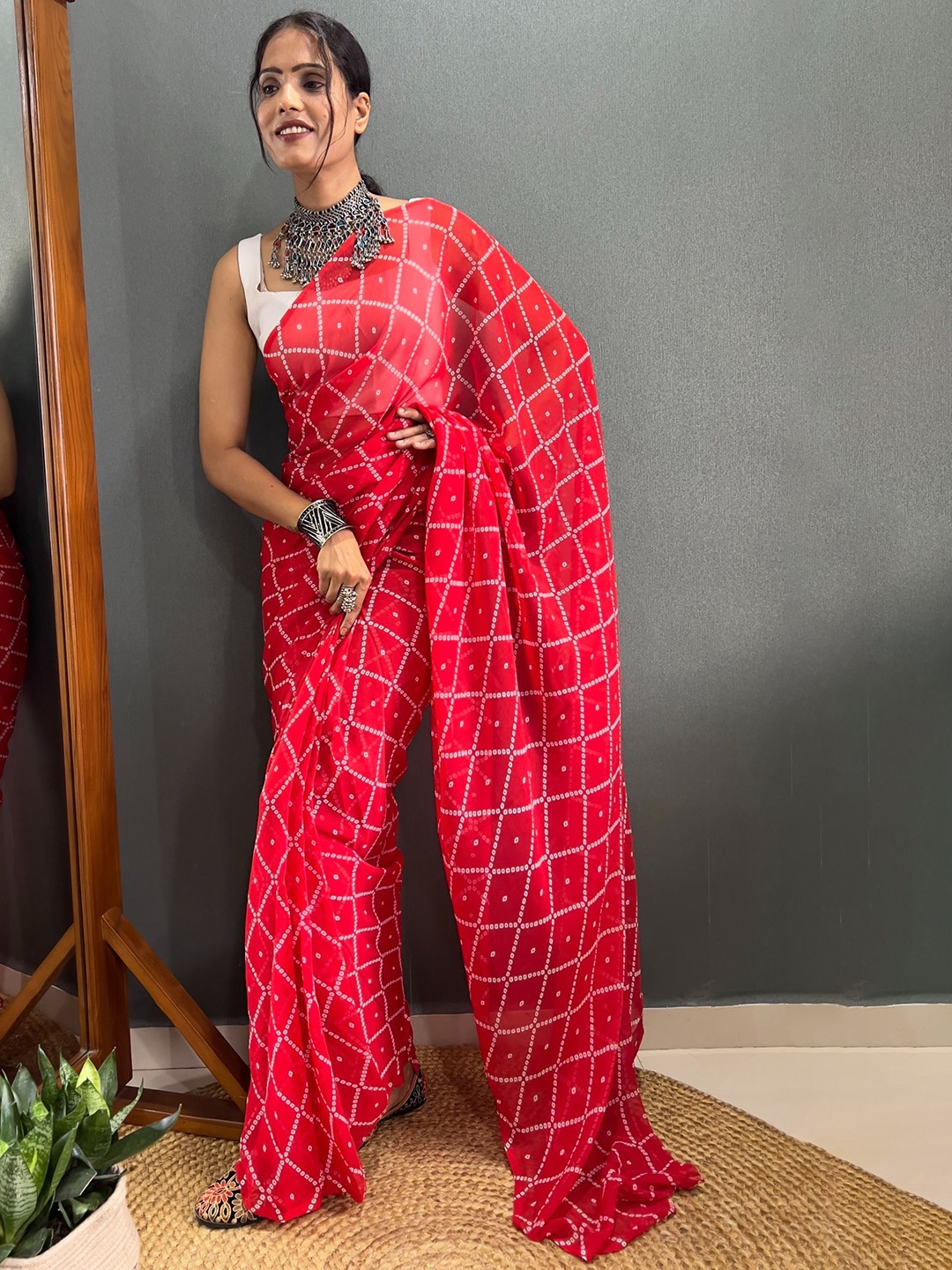 

Sidhidata Bandhani Pure Georgette Ready to Wear Bandhani Saree, Red