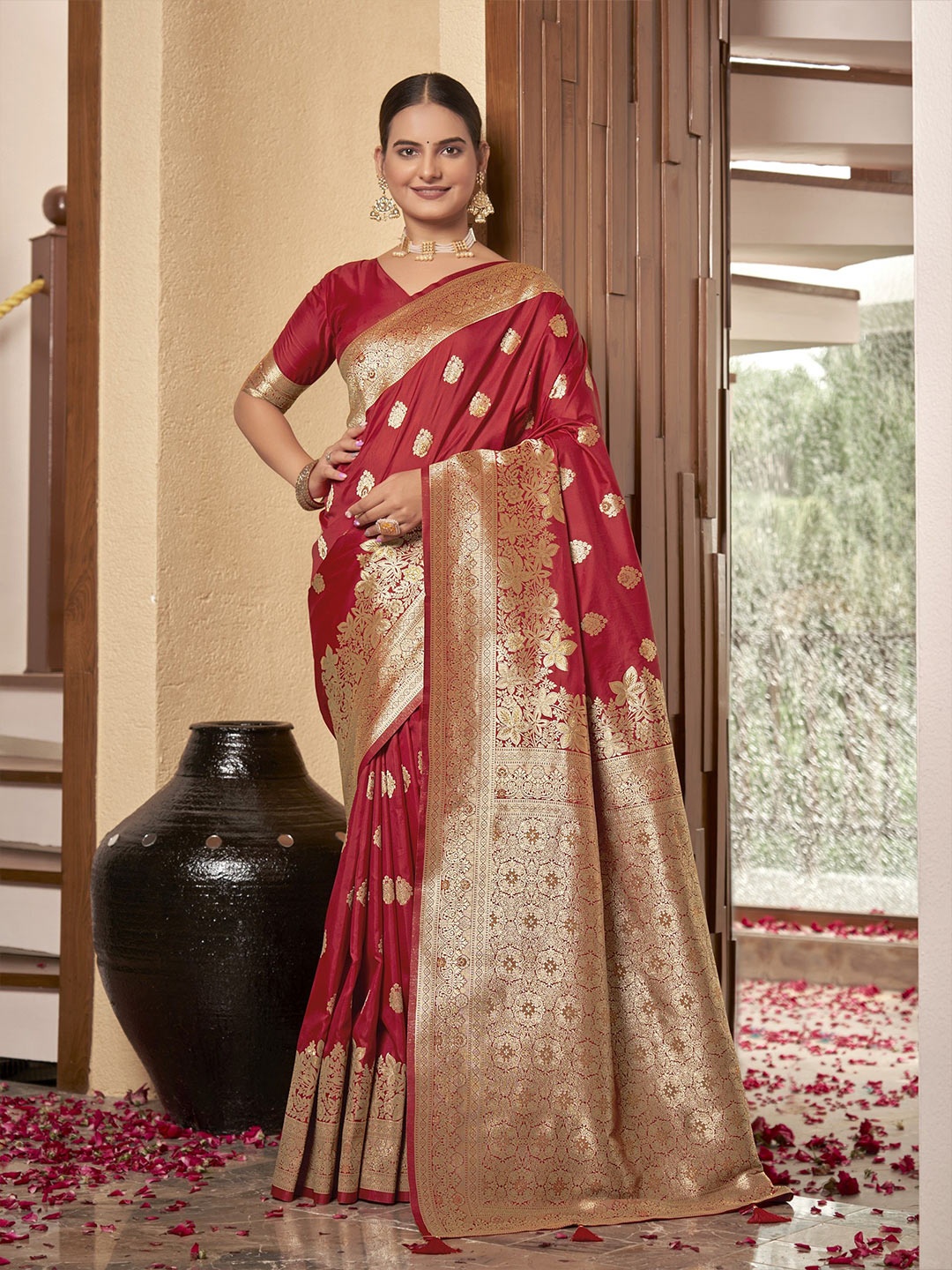 

SAREETHNIC Woven Design Zari Banarasi Saree, Red