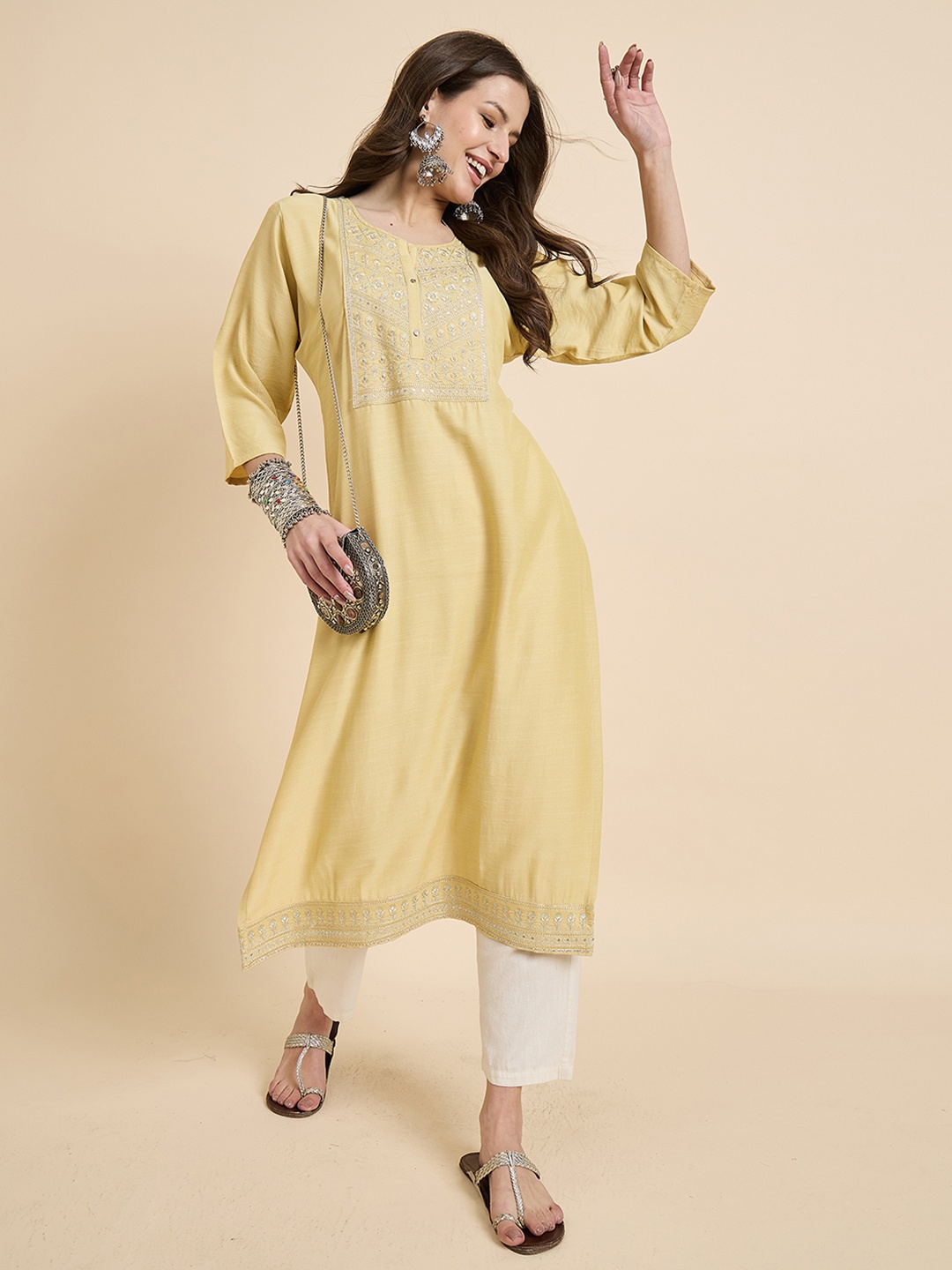 

Anouk Rustic Floral Embroidered Sequinned Notch Neck Straight Kurta, Yellow