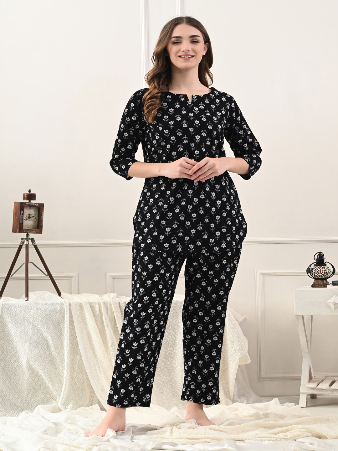 

TREND ME Women Printed Pure Cotton Night suit, Black