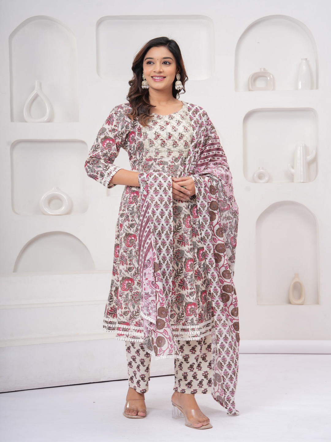 

kipek Women Floral Printed Regular Pure Cotton Kurta with Pyjamas & With Dupatta, Peach