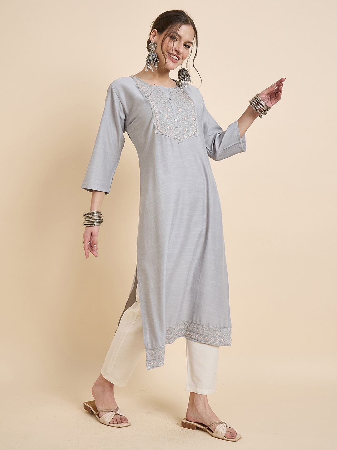 

Anouk Rustic Floral Embroidered Notch Neck Straight Kurta, Grey