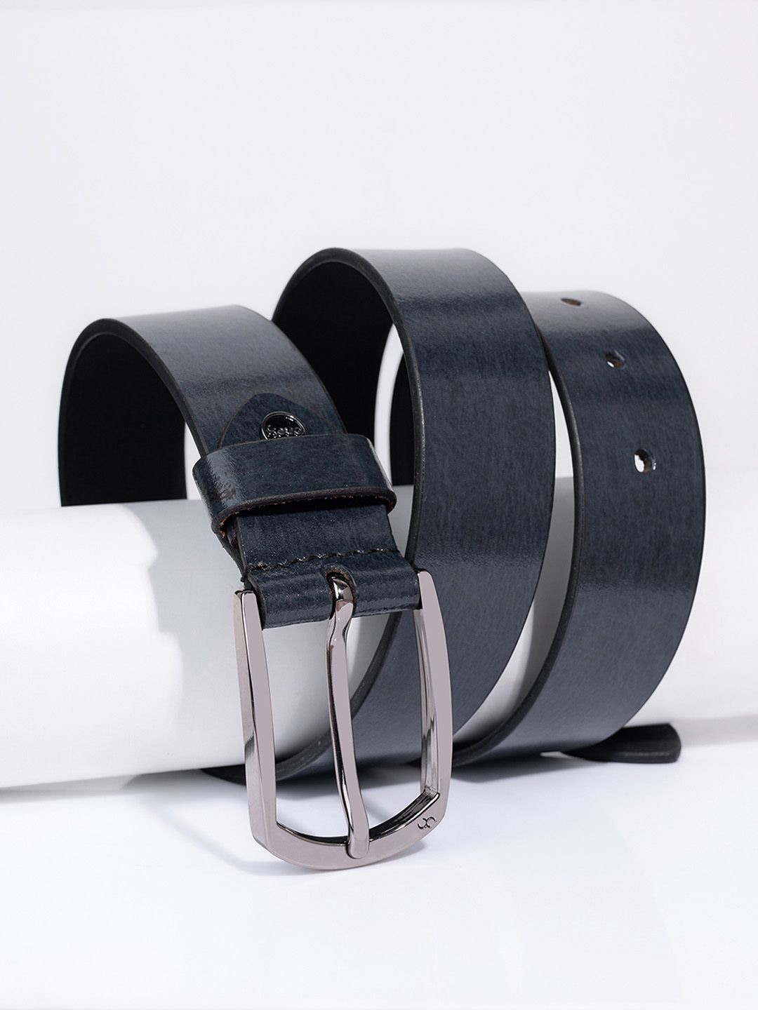 

One8 Men Leather Tang Belt, Black