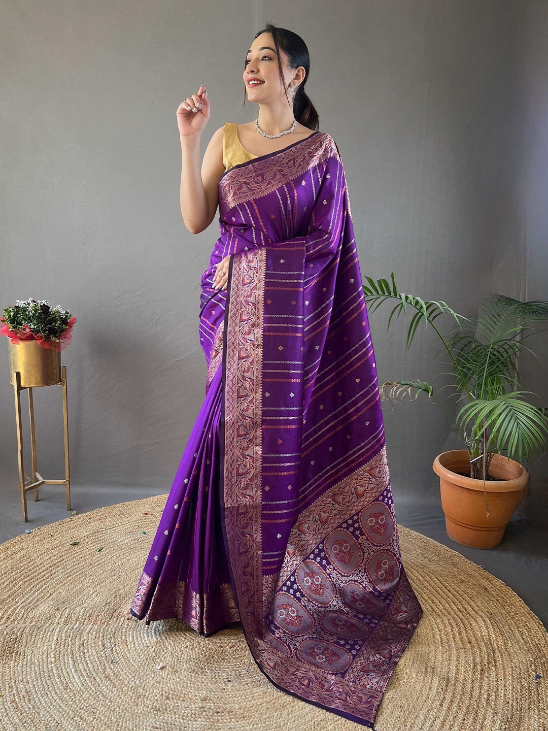 

DIVASTRI Woven Design Zari Banarasi Saree, Purple