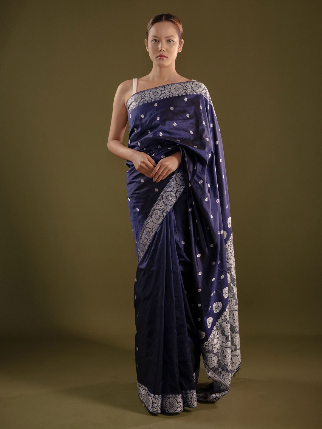 

Mayuri Silk Ethnic Motifs Zari Pure Silk Saree, Navy blue